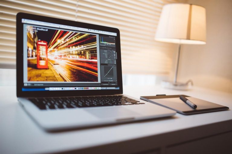 Un angolo per il lavoro anche a casa: come arredare un piccolo home office
